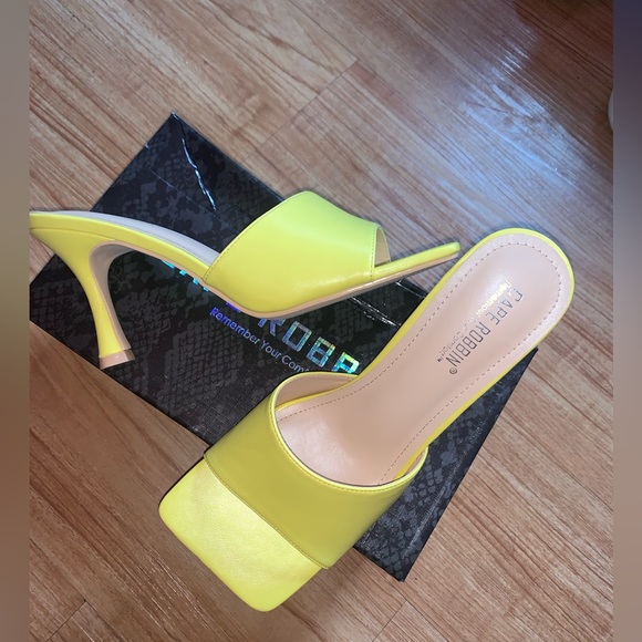 Cape Robbin Open Toe Heels - Picture 3 of 6